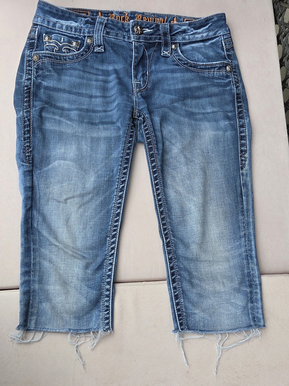 Rock Revival Gwen Size 28 Women's Faded Blue Cropped Capri Frayed-Hem Jeans